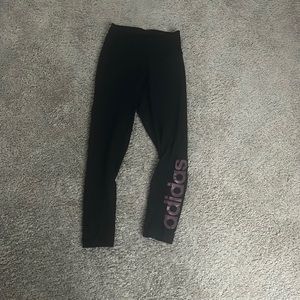 Black sports leggings